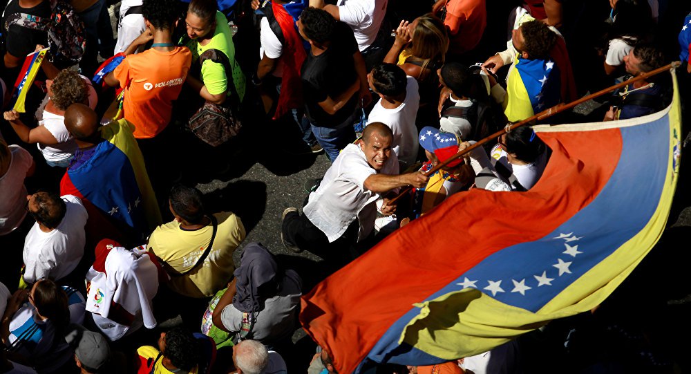 É aqui. Não é aqui (Foto: REUTERS / Adriana Loureiro) É aqui. Não é aqui