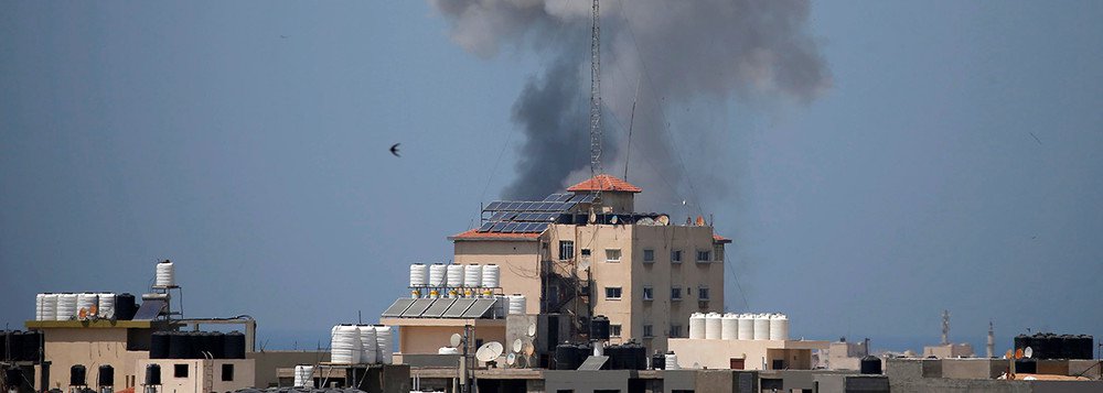 Israel faz ataques aéreos à Faixa de Gaza Israel faz ataques aéreos à Faixa de Gaza