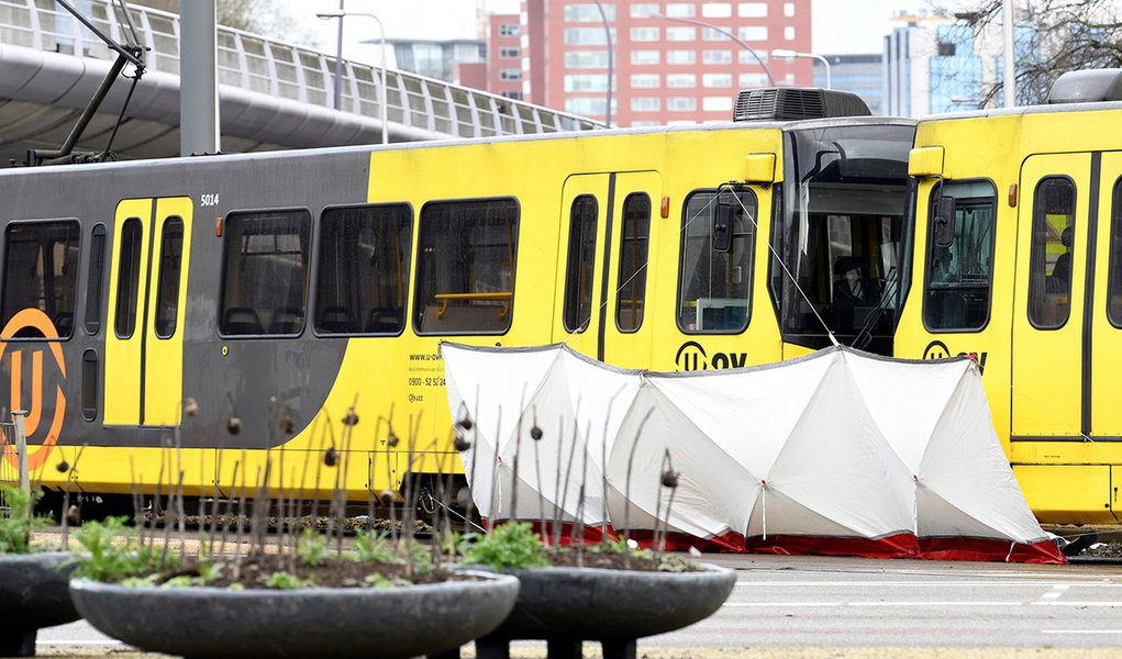 Tiroteio deixa 3 mortos e 9 feridos na Holanda; polícia não descarta terrorismo (Foto: REUTERS/Piroschka van de Wouw) Tiroteio deixa 3 mortos e 9 feridos na Holanda; polícia não descarta terrorismo