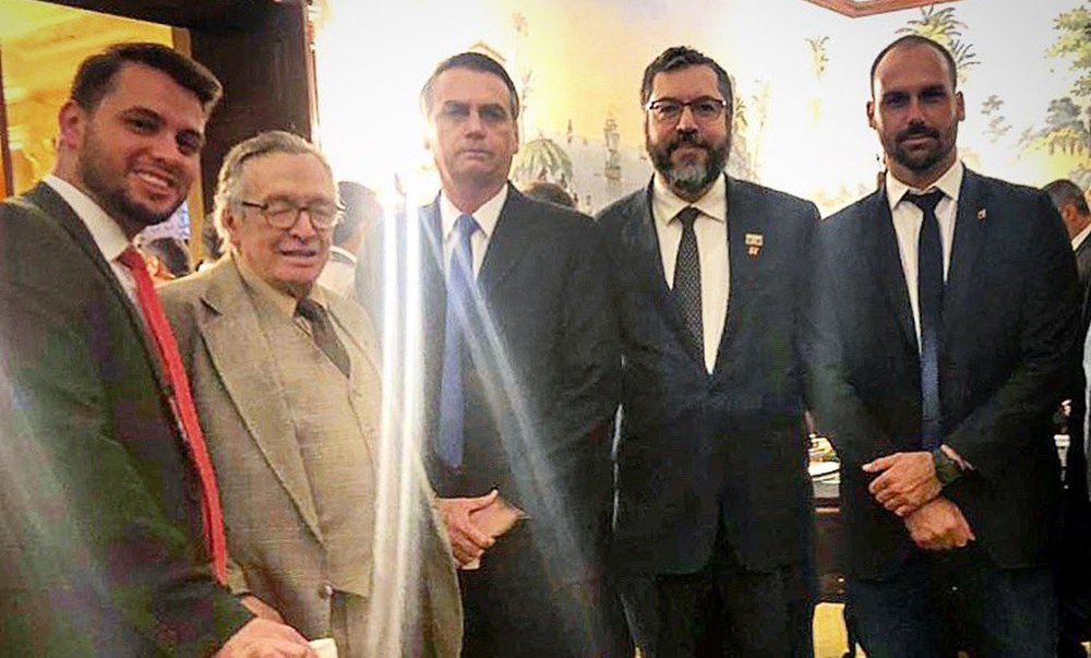 Bolsonaro nos EUA: é dando que não se recebe Bolsonaro nos EUA: é dando que não se recebe
