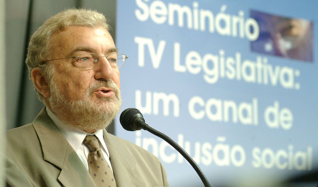 'Explosiva', diz Lalo Leal Filho sobre relação da Globo com Lava Jato 'Explosiva', diz Lalo Leal Filho sobre relação da Globo com Lava Jato