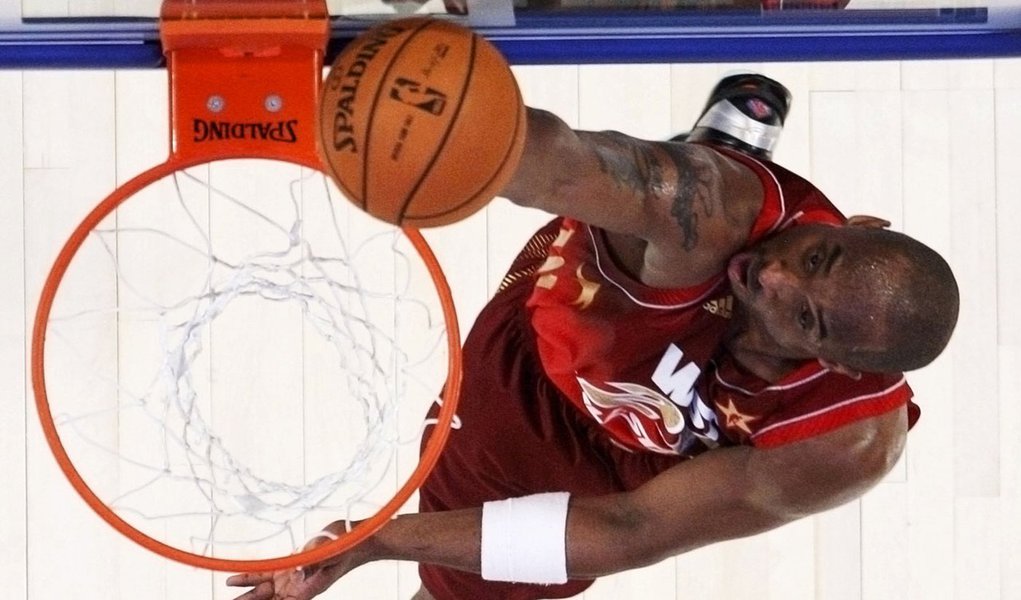 Kobe bate recorde e Oeste vence All-Star Game da NBA (Foto: JEFF HAYNES/REUTERS) Kobe bate recorde e Oeste vence All-Star Game da NBA