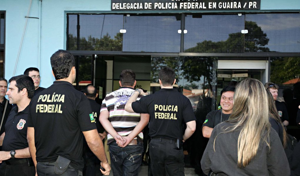 Ao menos 22 são presos por crimes de contrabando e corrupção policial (Foto: CHRISTIAN RIZZI/ AGÊNCIA ESTADO) Ao menos 22 são presos por crimes de contrabando e corrupção policial