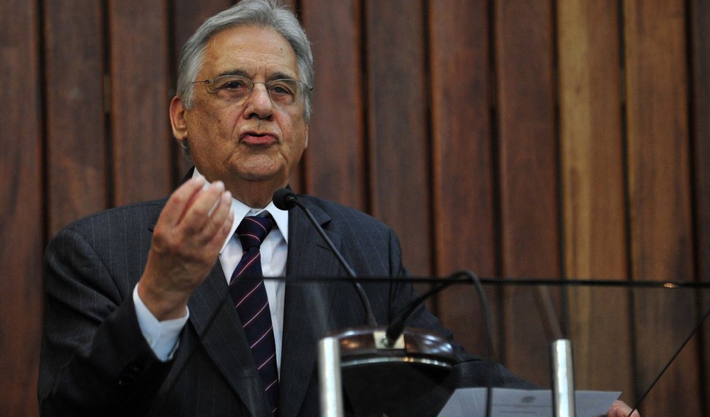 FHC vê rede de corruptos como herança de Lula (Foto: Renato Araujo/ABr) FHC vê rede de corruptos como herança de Lula