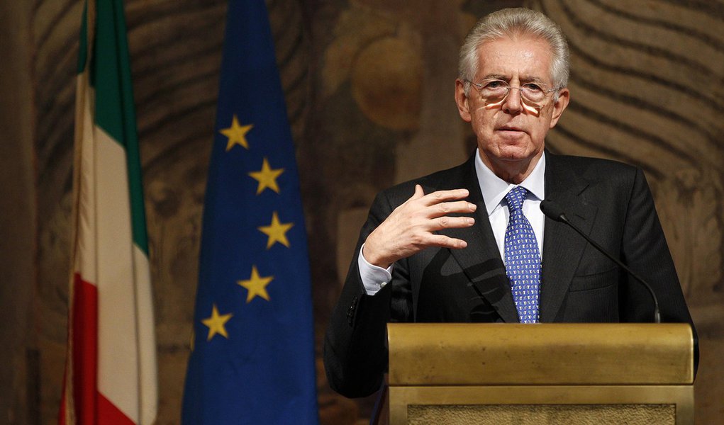 Mario Monti tenta garantir apoio para governar Itália (Foto: Tony Gentile/REUTERS) Mario Monti tenta garantir apoio para governar Itália
