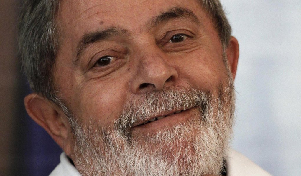 Em tratamento, Lula grava em casa programa do PT (Foto: Ueslei Marcelino/ REUTERS) Em tratamento, Lula grava em casa programa do PT
