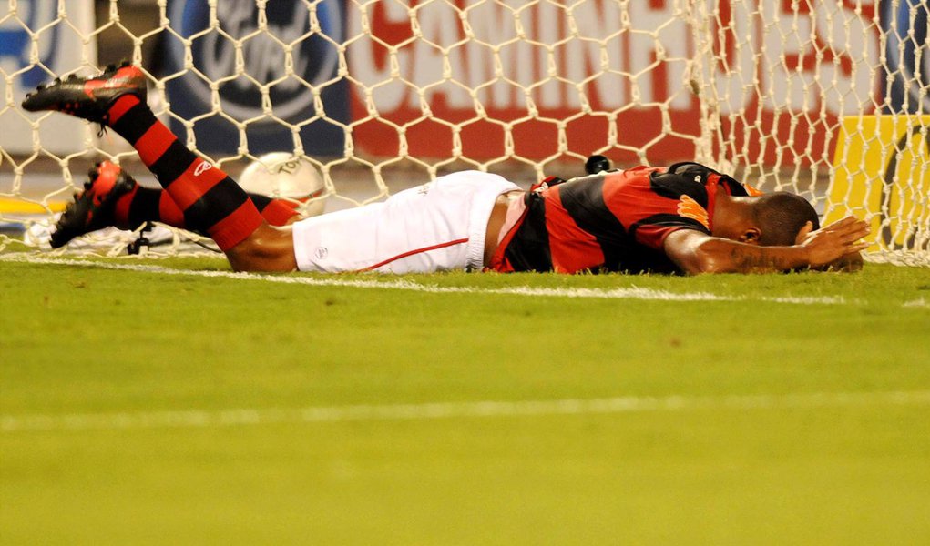 Após perder gol, Deivid faz a felicidade de vascaínos e tuiteiros (Foto: DHAVID NORMANDO/AGÊNCIA ESTADO) Após perder gol, Deivid faz a felicidade de vascaínos e tuiteiros