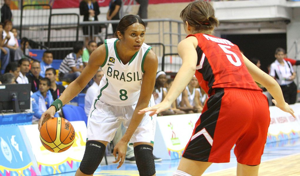 Iziane deve abrir mão de Londres para jogar na WNBA (Foto: Jefferson Bernardes/VIPCOMM) Iziane deve abrir mão de Londres para jogar na WNBA
