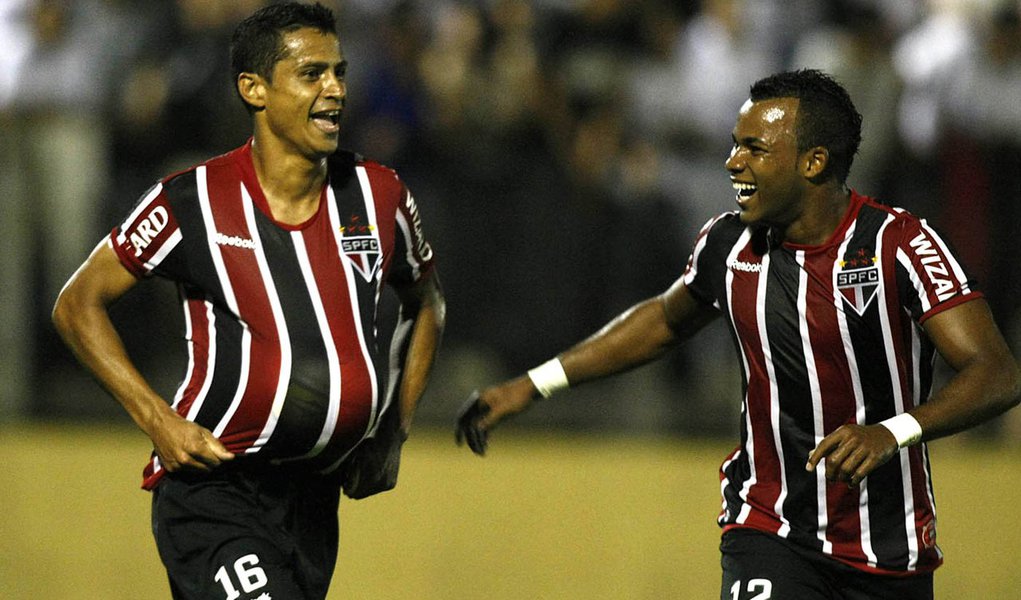 Em jogo de 6 gols, São Paulo empata com o Bragantino (Foto: RUBENS CHIRI/AGÊNCIA ESTADO) Em jogo de 6 gols, São Paulo empata com o Bragantino