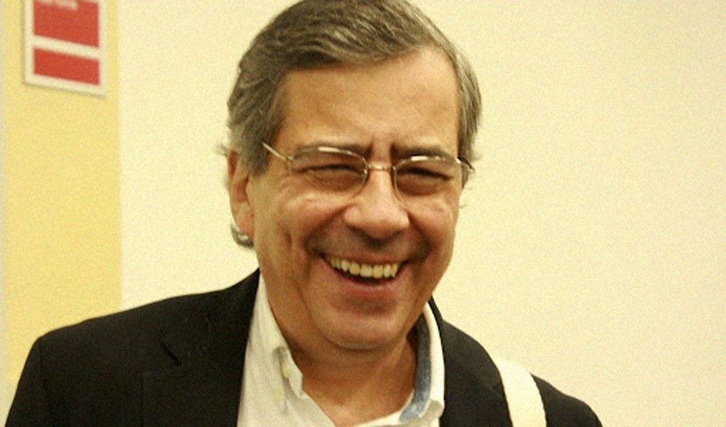Derrotado, Paulo Henrique Amorim posa de vitorioso e debocha (Foto: Divulgação) Derrotado, Paulo Henrique Amorim posa de vitorioso e debocha