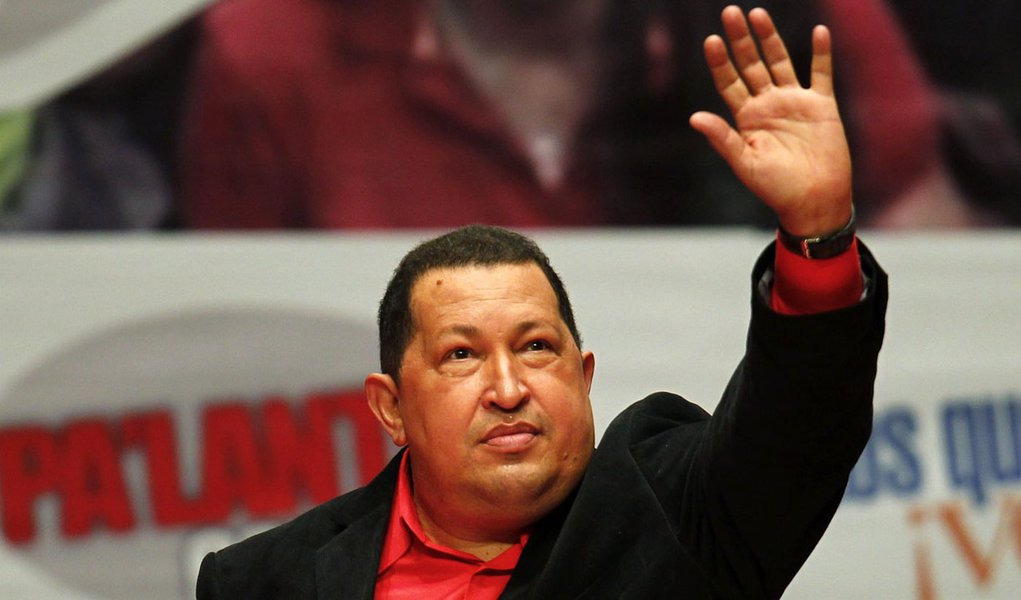 Chávez viaja para Cuba, onde será submetido a nova cirurgia (Foto: JORGE SILVA/REUTERS) Chávez viaja para Cuba, onde será submetido a nova cirurgia