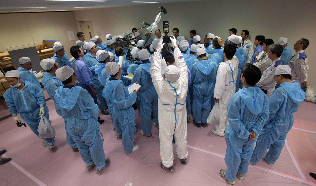 Imprensa entra pela 1ª vez na usina de Fukushima (Foto: David Guttenfelder/REUTERS) Imprensa entra pela 1ª vez na usina de Fukushima