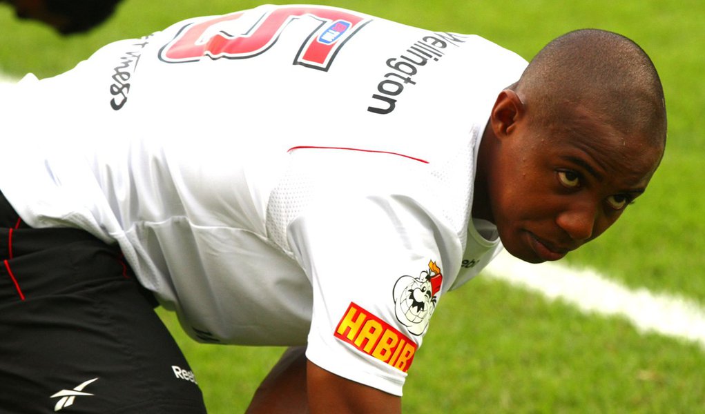 Wellington pode ficar oito meses sem jogar no São Paulo (Foto: Luiz Pires/VIPCOMM) Wellington pode ficar oito meses sem jogar no São Paulo