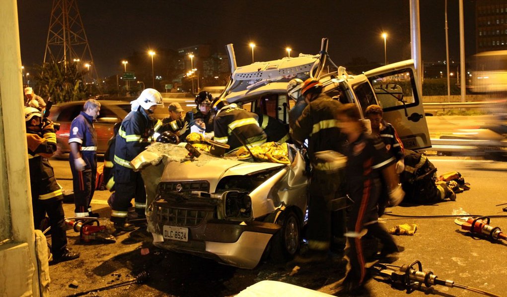 Cai número de mortes nas estradas durante carnaval (Foto: EDISON TEMOTEO/AGÊNCIA ESTADO) Cai número de mortes nas estradas durante carnaval
