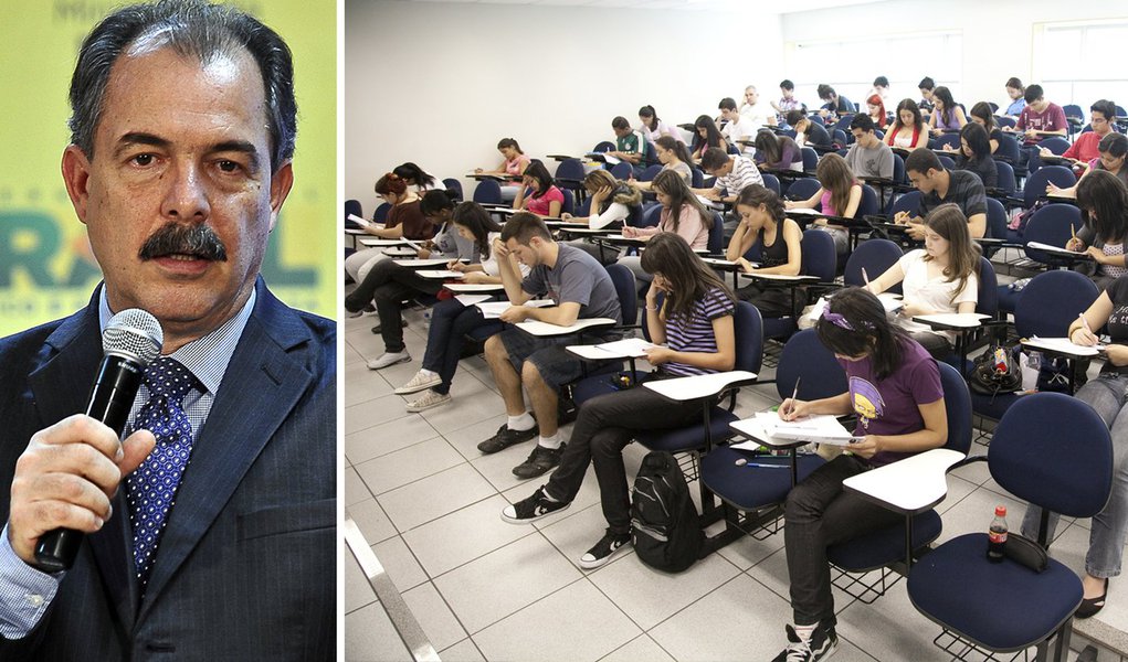 Enem mobiliza 1.965.628 estudantes em todo Brasil (Foto: Edição/247) Enem mobiliza 1.965.628 estudantes em todo Brasil