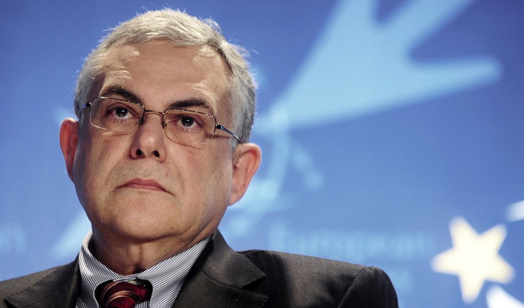 Papademos é nomeado primeiro-ministro, dizem fontes (Foto: Eric Vidal/REUTERS) Papademos é nomeado primeiro-ministro, dizem fontes