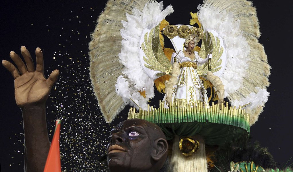 Desfiles agitam carnaval em São Paulo (Foto: PAULO WHITAKER/REUTERS) Desfiles agitam carnaval em São Paulo