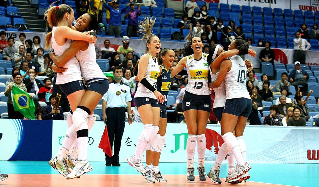 Brasil sofre de novo, mas bate Sérvia de virada no vôlei (Foto: 2011 FIVB) Brasil sofre de novo, mas bate Sérvia de virada no vôlei