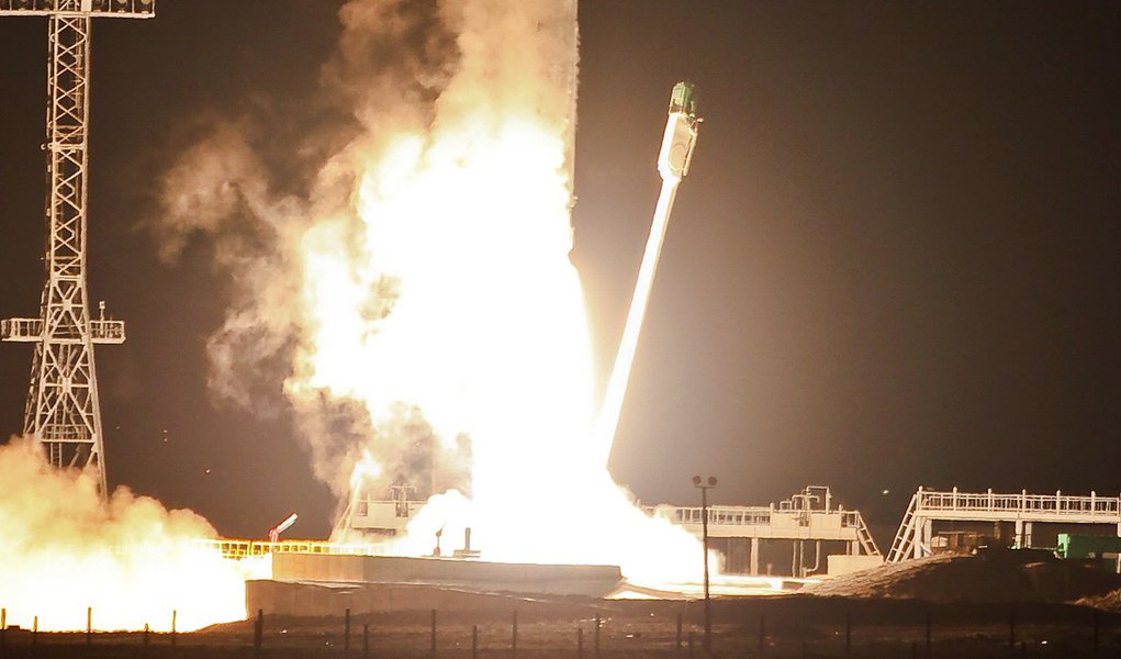 Falha impede chegada de sonda russa à lua de Marte (Foto: STRINGER/Reuters) Falha impede chegada de sonda russa à lua de Marte