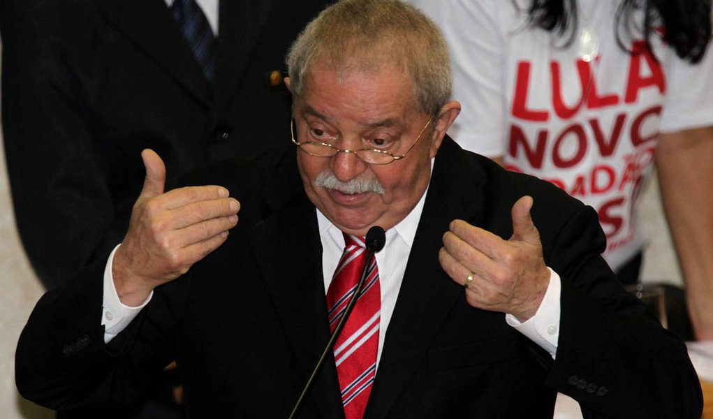 Lula: "Tem muita gente que não gosta de mim" (Foto: Juca Varella/Folhapress) Lula: "Tem muita gente que não gosta de mim"