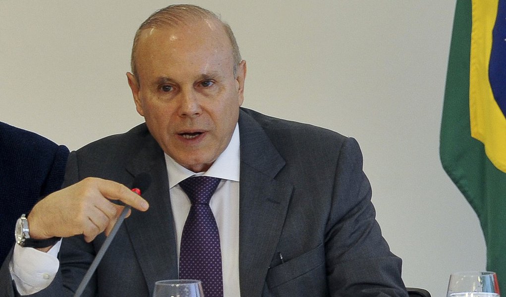 Corte abre espaço para juros menores, diz Mantega (Foto: Antonio Cruz/AGÊNCIA BRASIL) Corte abre espaço para juros menores, diz Mantega