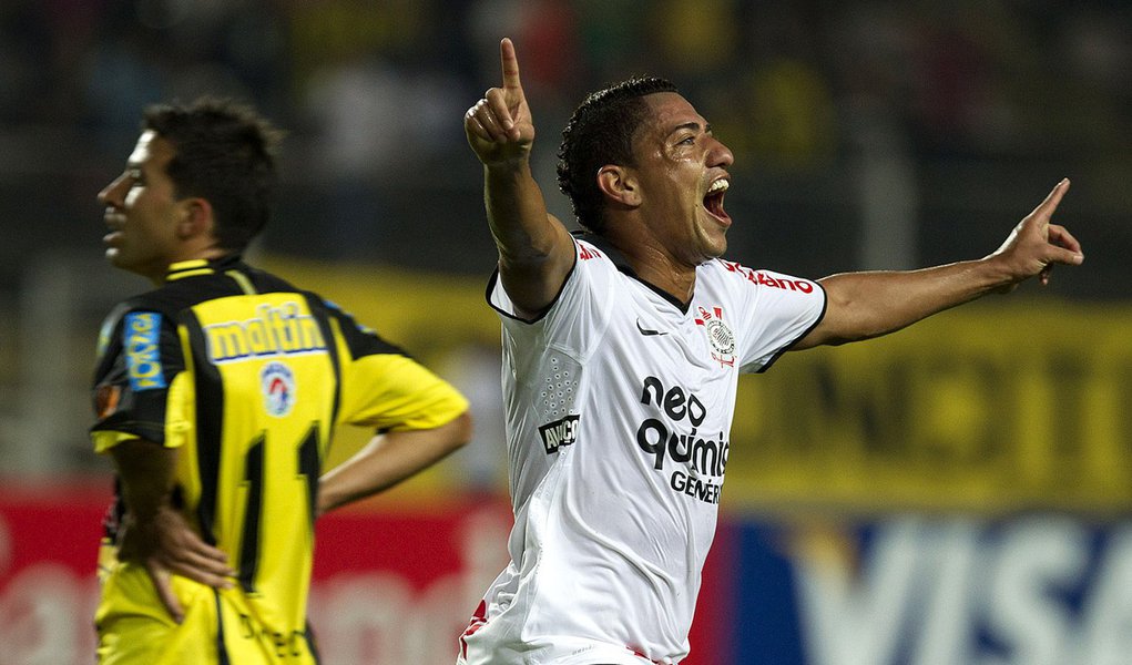 Corinthians empata no fim com o Táchira (Foto: DANIEL AUGUSTO JR/AGÊNCIA ESTADO) Corinthians empata no fim com o Táchira