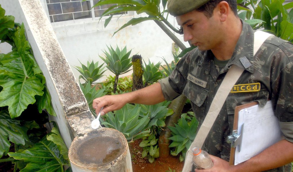 Exército reforçará combate à dengue no Recife (Foto: Marcello Casal Jr./Abr) Exército reforçará combate à dengue no Recife