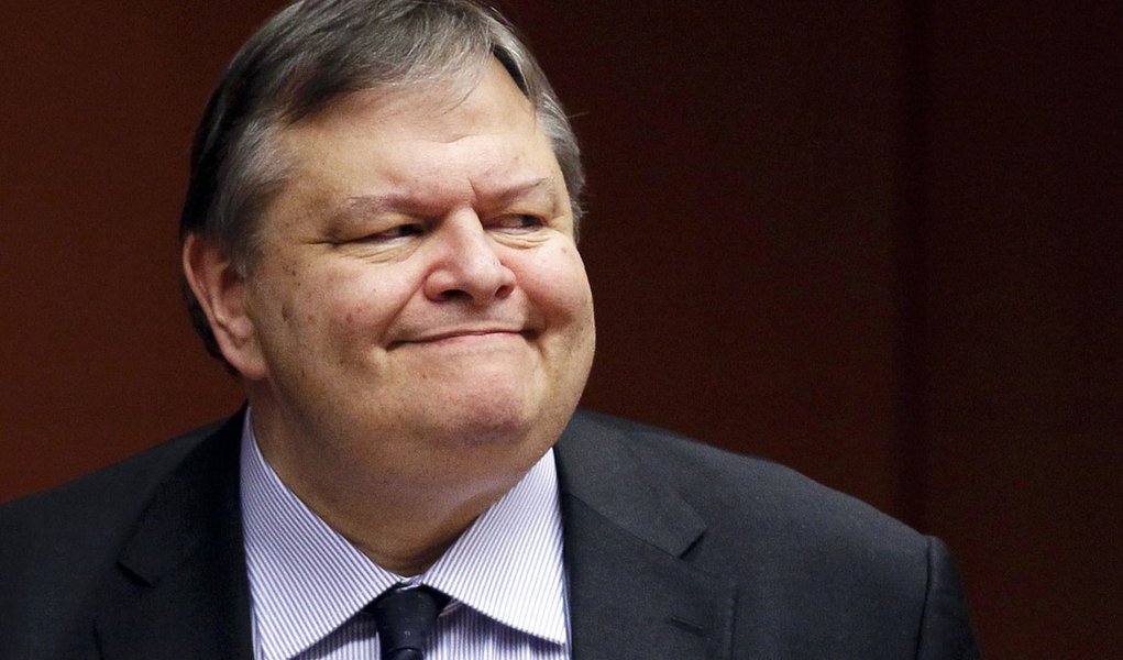 Europeus não querem mais Grécia na zona euro, diz ministro (Foto: YVES HERMAN/REUTERS) Europeus não querem mais Grécia na zona euro, diz ministro
