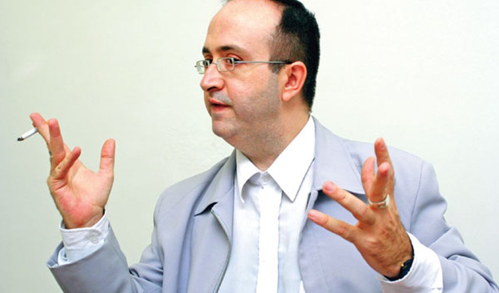 Veja prega paz e amor, mas Reinaldo devolve ódio e intolerância (Foto: Divulgação) Veja prega paz e amor, mas Reinaldo devolve ódio e intolerância