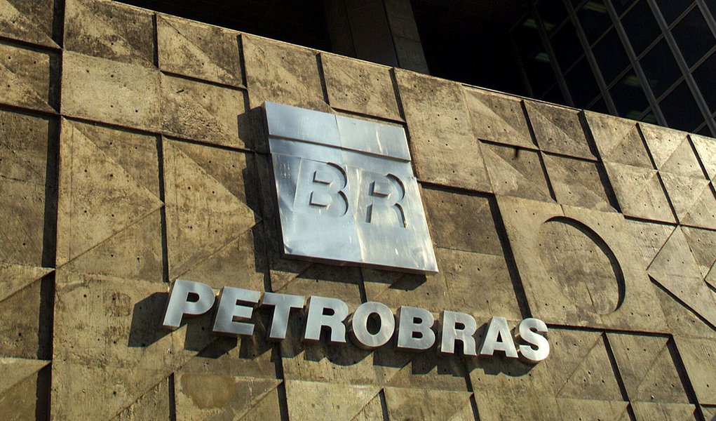 Lucro da Petrobras cai 5,3% em 2011 (Foto: Divulgação/Agência Petrobras) Lucro da Petrobras cai 5,3% em 2011
