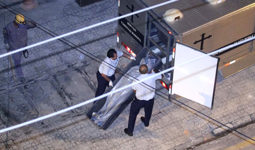 Enfermeira vítima de desabamento será enterrada hoje (Foto: ANDERSON GORES/AGÊNCIA ESTADO) Enfermeira vítima de desabamento será enterrada hoje
