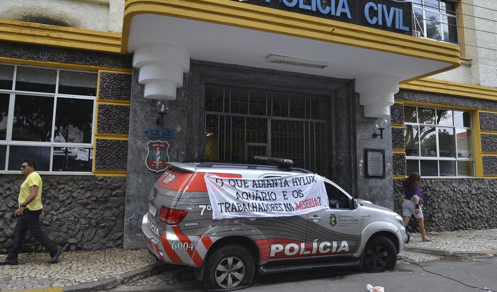 Uma polícia prende, a outra solta no Ceará (Foto: Marcello Casal Jr / Agência Brasil) Uma polícia prende, a outra solta no Ceará