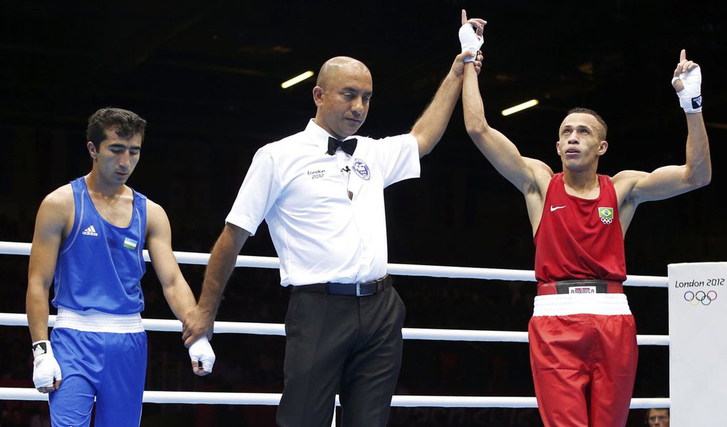 Baiano Robenilson avança no boxe olímpico (Foto: REUTERS/Murad Sezer) Baiano Robenilson avança no boxe olímpico