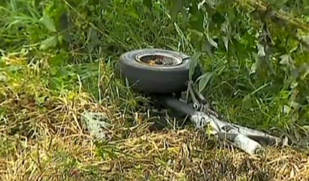 Oito morrem em queda de bimotor em Juiz de Fora (Foto: Reprodução/TV Globo) Oito morrem em queda de bimotor em Juiz de Fora
