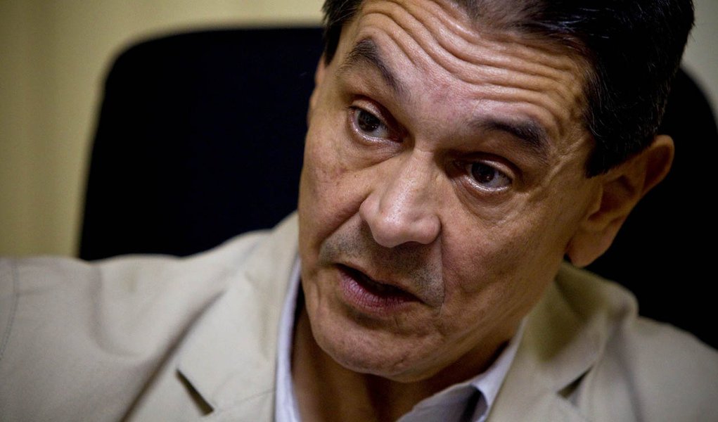 Jefferson associa seu câncer ao mensalão (Foto: Daniel Marenco/Folhapress) Jefferson associa seu câncer ao mensalão