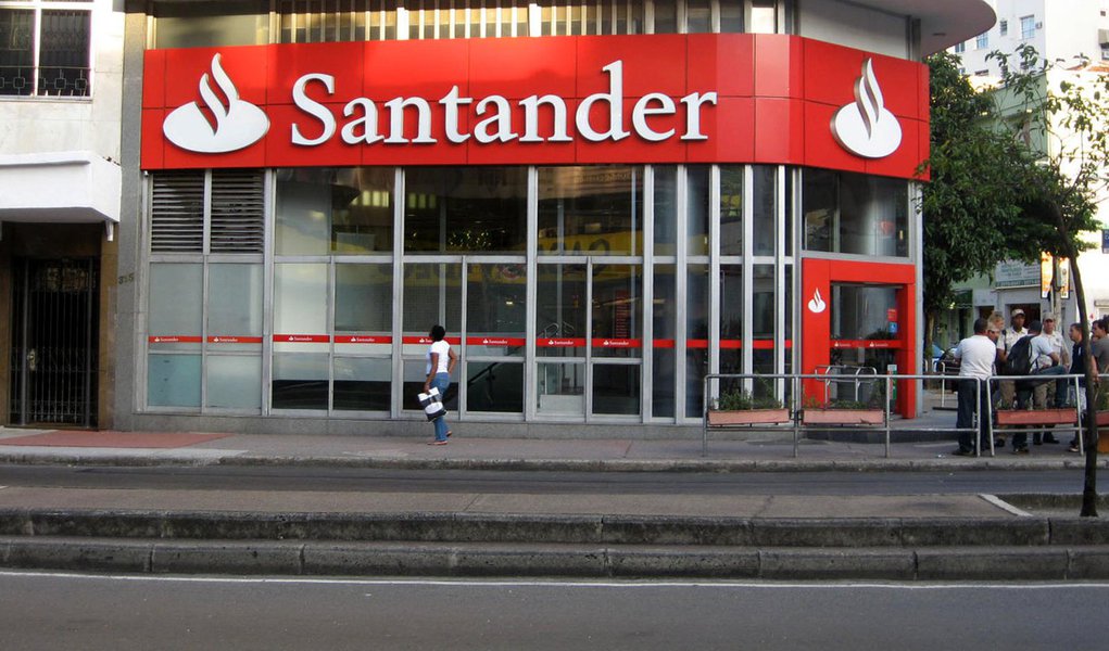Resultado do Santander cai pela metade (Foto: Divulgação) Resultado do Santander cai pela metade