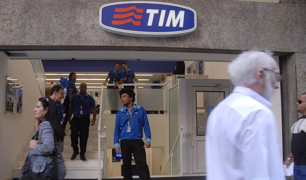 Tim envia SMS para dizer que está "sem fronteiras" (Foto: Tânia Rêgo/Agência Brasil) Tim envia SMS para dizer que está "sem fronteiras"