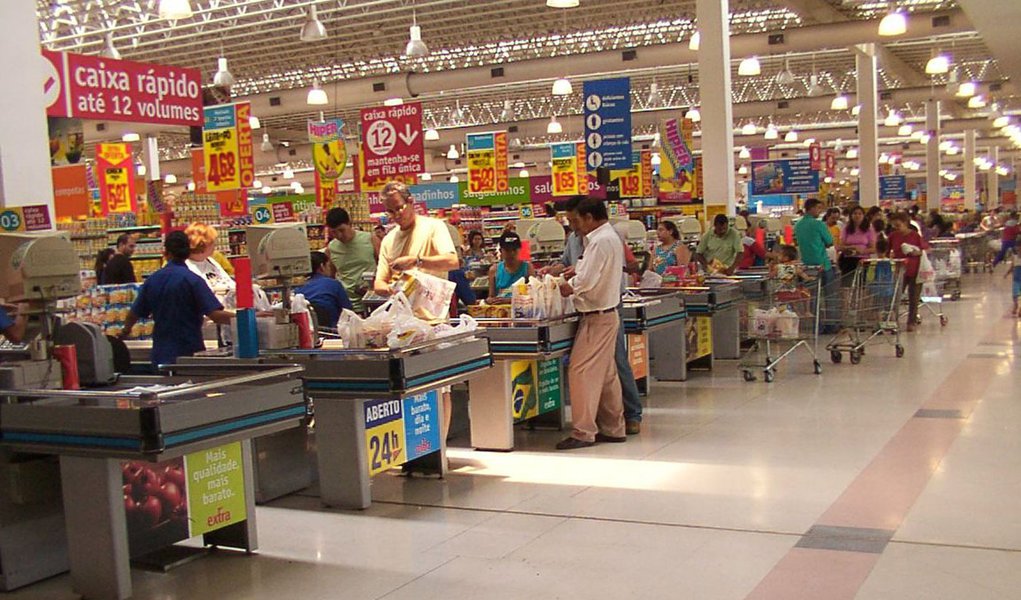Brasileiros vão consumir equivalente a R$ 1,3 trilhão neste ano (Foto: Divulgação) Brasileiros vão consumir equivalente a R$ 1,3 trilhão neste ano