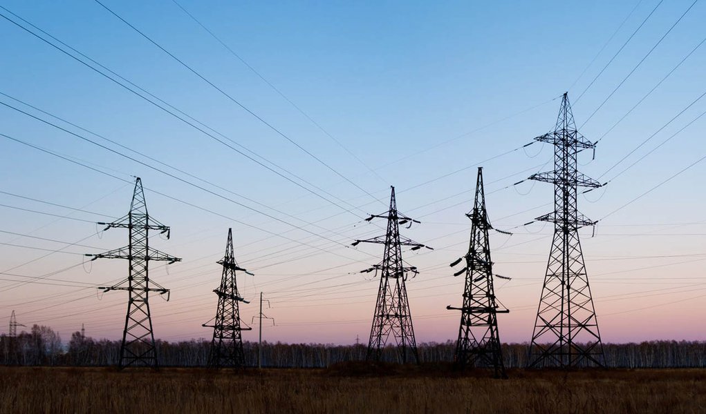 Folha sai em defesa das empresas de energia elétrica Folha sai em defesa das empresas de energia elétrica