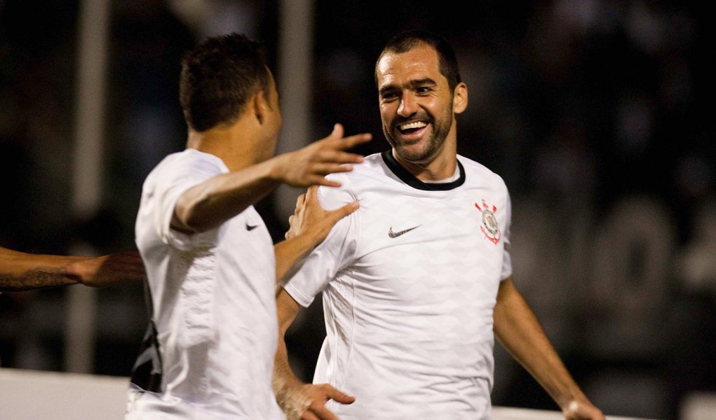 Corinthians vira sobre o Náutico e deixa zona de rebaixamento (Foto: Robson Ventura/Folhapress) Corinthians vira sobre o Náutico e deixa zona de rebaixamento