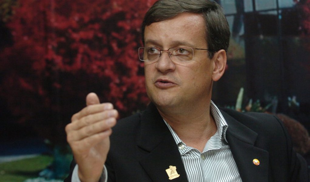 Líder do PSB minimiza resultado de pesquisa Líder do PSB minimiza resultado de pesquisa