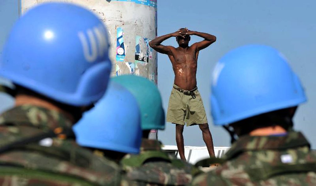 Exército brasileiro é acusado de maus tratos no Haiti (Foto: Marcello Casal Jr/Agência Brasil) Exército brasileiro é acusado de maus tratos no Haiti