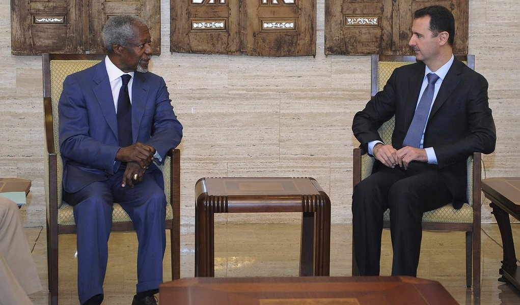 Kofi Annan e presidente da Síria chegam a acordo (Foto: REUTERS/SANA) Kofi Annan e presidente da Síria chegam a acordo