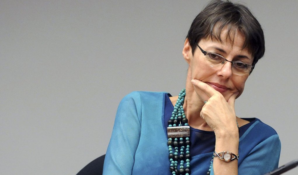 Ana de Hollanda pode perder a vaga para Paulo Teixeira (Foto: Wilson Dias/ABr) Ana de Hollanda pode perder a vaga para Paulo Teixeira