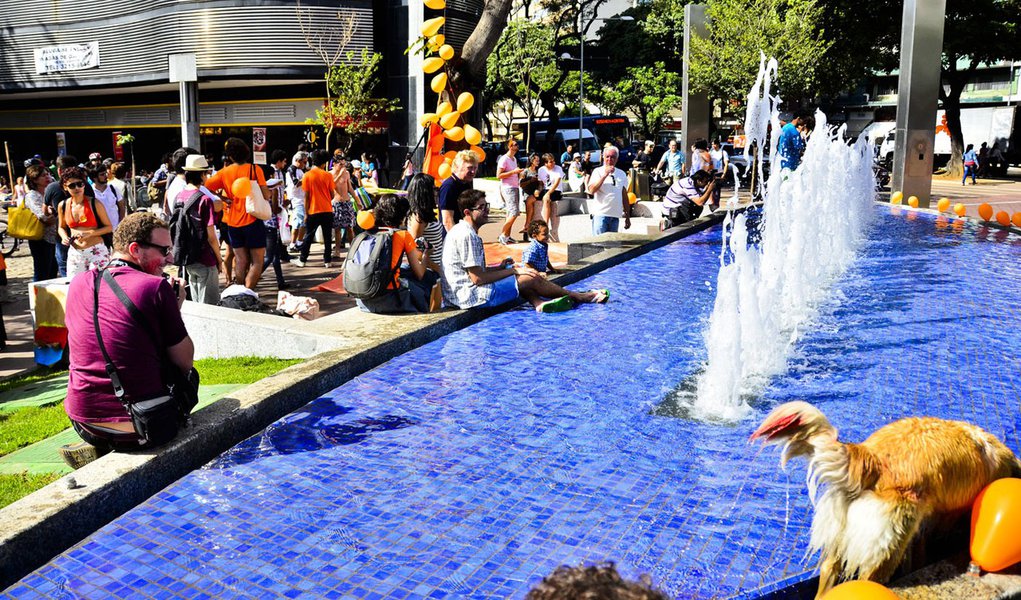 Movimento da praia em BH vai para a Savassi (Foto: Barnabe) Movimento da praia em BH vai para a Savassi