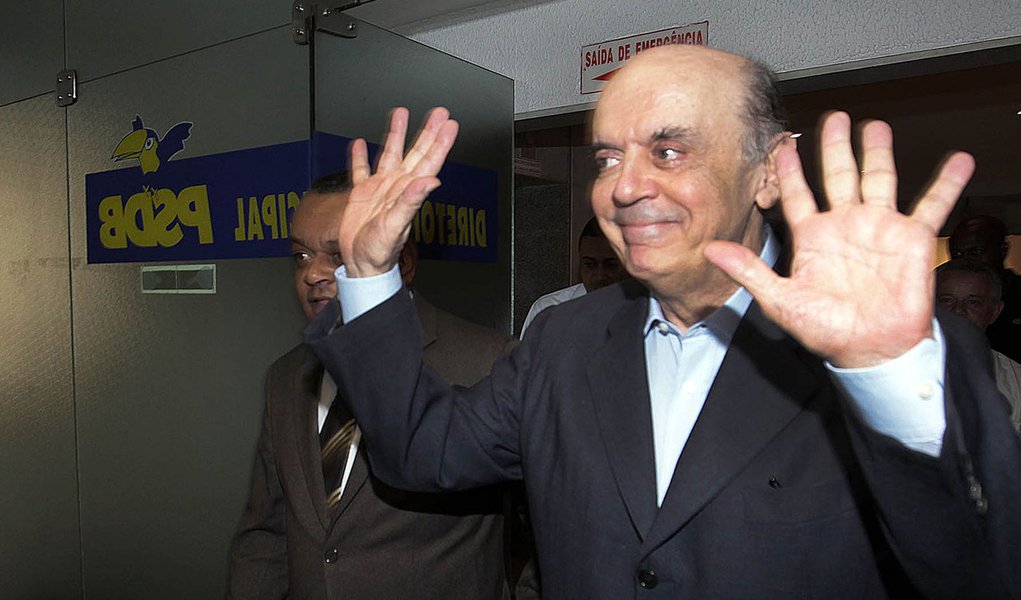 Serra promete que, se eleito, fica os 4 anos. Será? (Foto: EVELSON DE FREITAS/AGÊNCIA ESTADO) Serra promete que, se eleito, fica os 4 anos. Será?