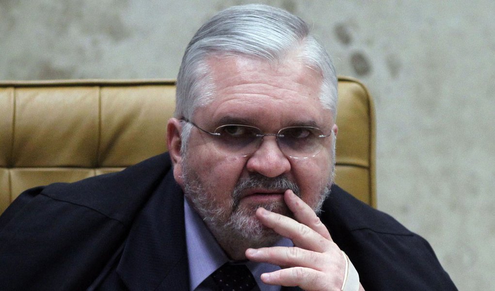 CPI pede investigação contra Roberto Gurgel CPI pede investigação contra Roberto Gurgel