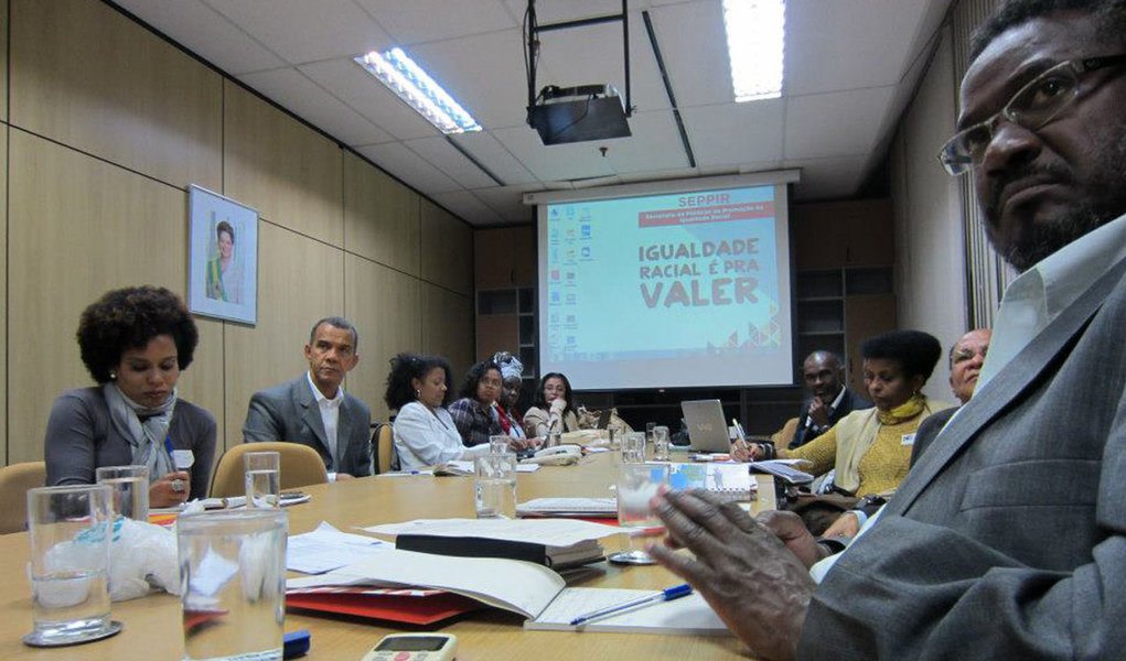 Entidades lançam Guia de Enfrentamento ao Racismo Institucional Entidades lançam Guia de Enfrentamento ao Racismo Institucional