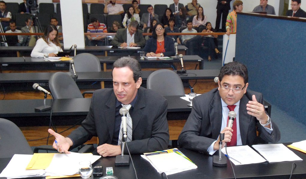 CPI quebra sigilos de Iris e Paulo Garcia; prefeito reage (Foto: Divulgação) CPI quebra sigilos de Iris e Paulo Garcia; prefeito reage
