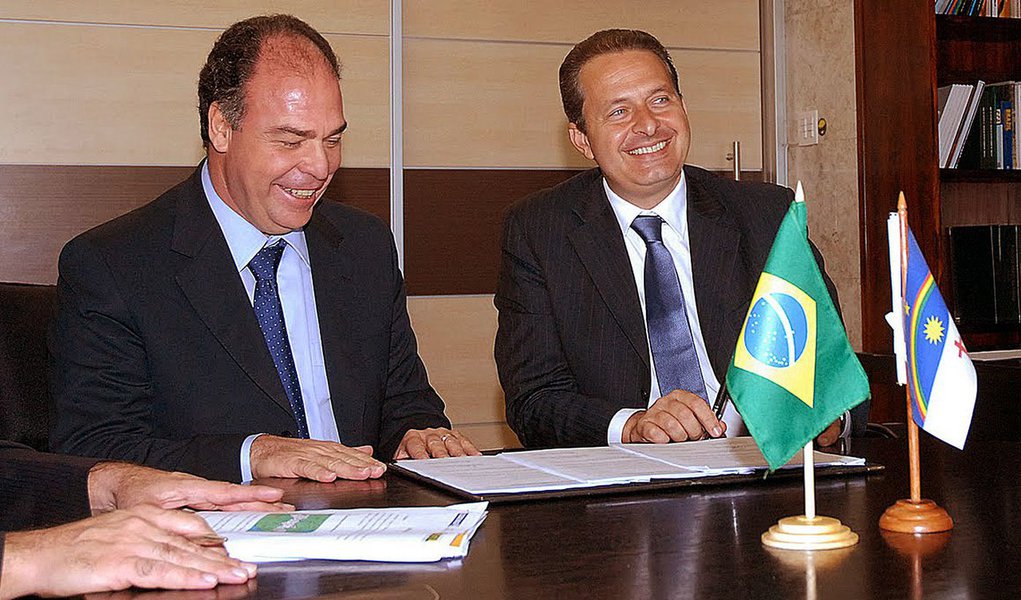 Bezerra pode disputar o governo de PE pelo PT Bezerra pode disputar o governo de PE pelo PT